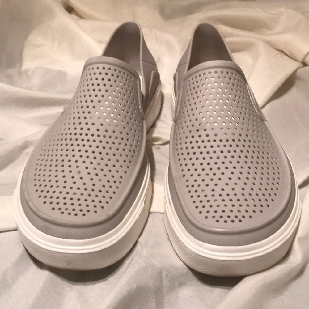 ***HOLD @abbylk Women’s Slip ons- Size 9